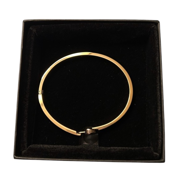 MVMT Heartlock Bangle Bracelet Gold - Picture 5 of 6
